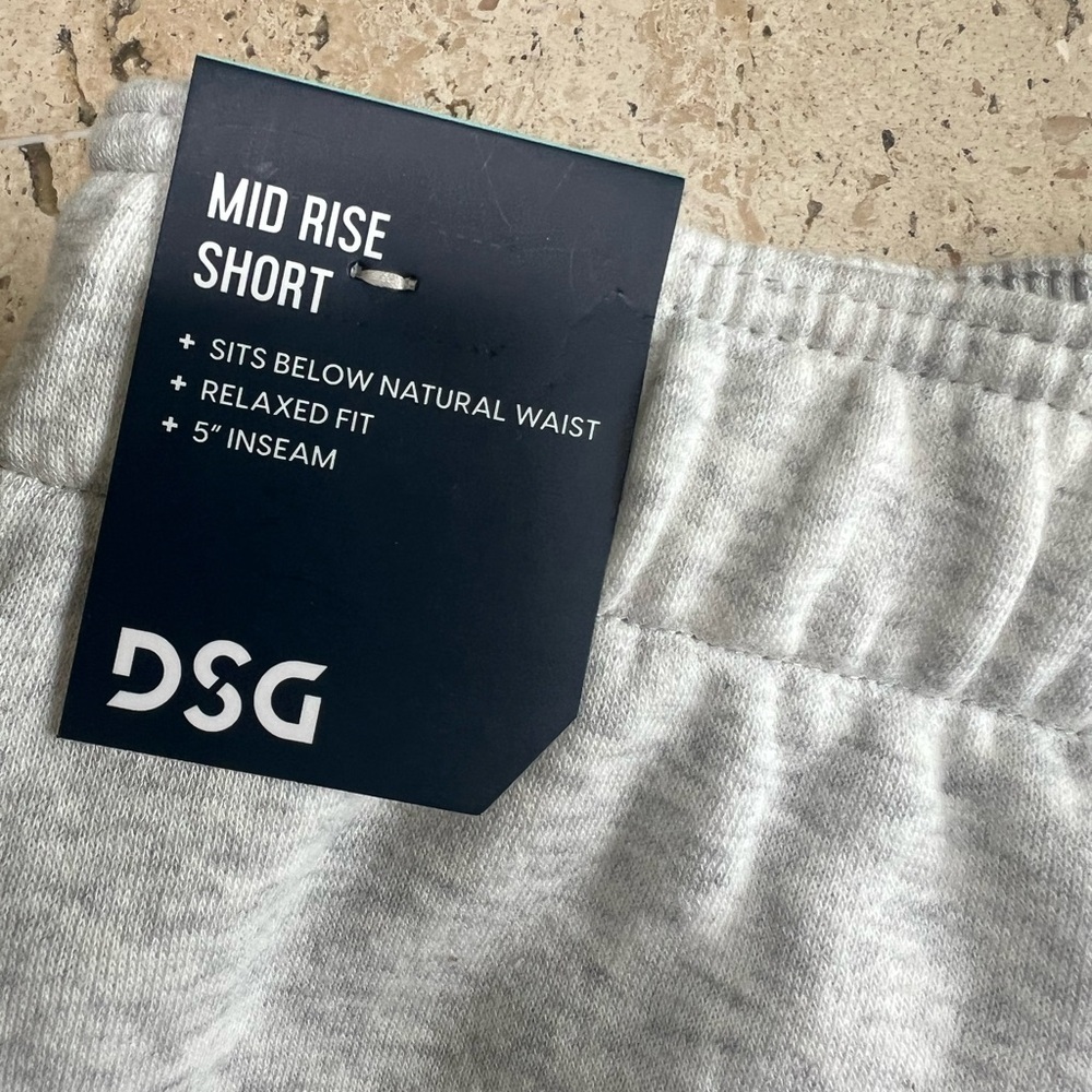 DSG Women’s 1X Oversized Fleece 5” Shorts Light Heather Gray - Picture 4 of 5